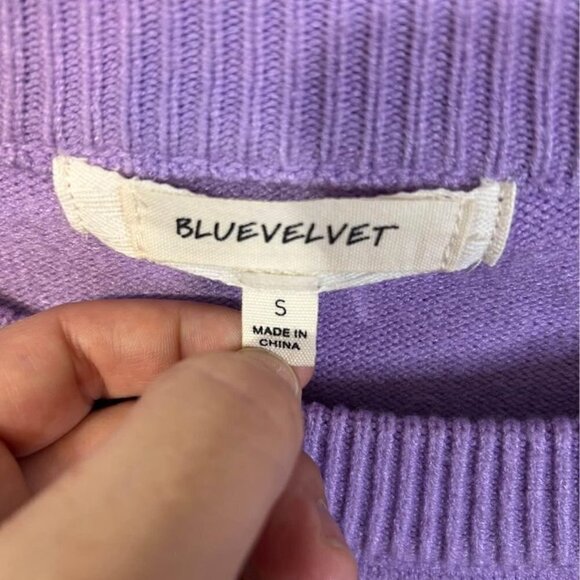 Woman’s raw seem lavender sweater. Blue velvet size small. New condition. Crew. - Picture 6 of 9